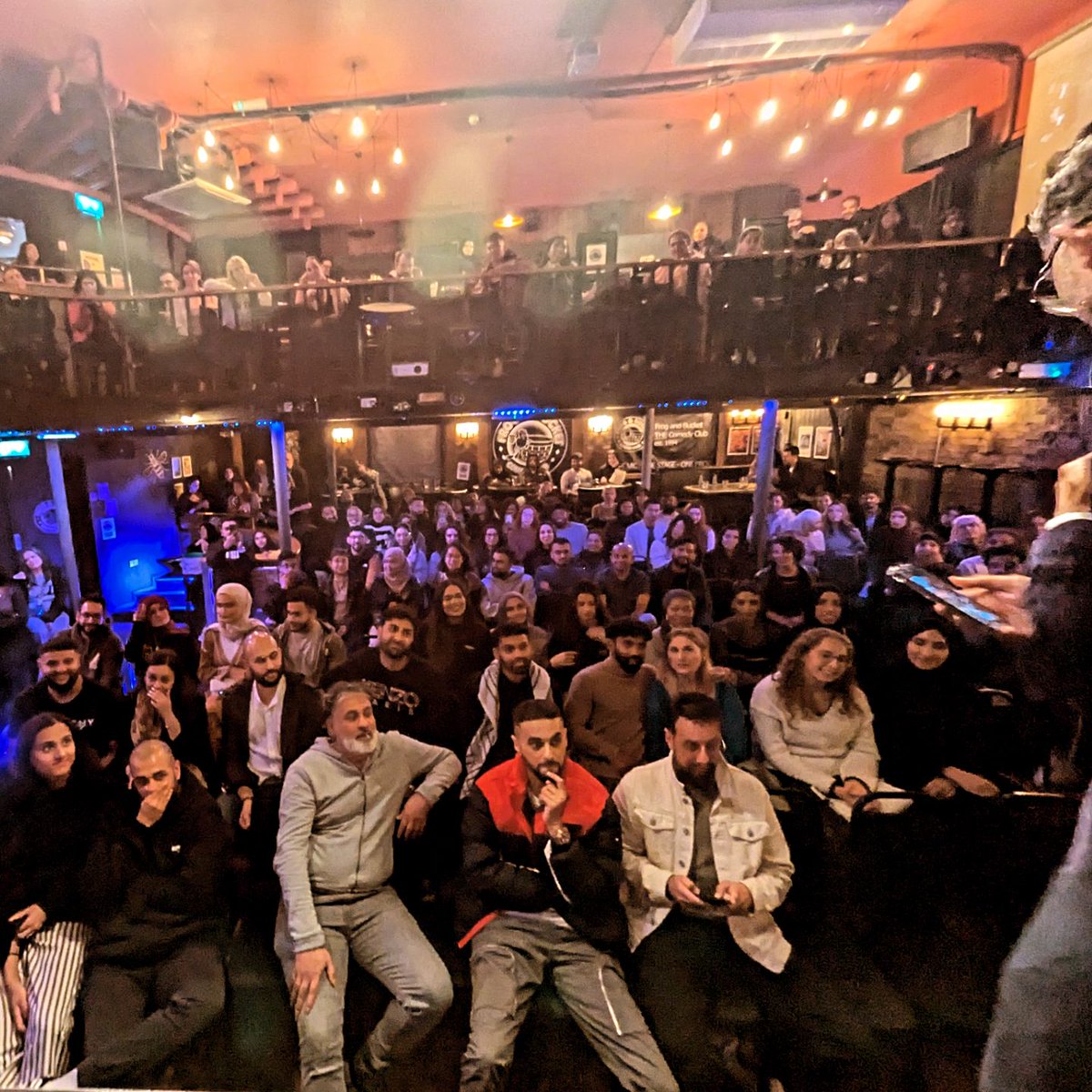 IAmAdamAnwar's tweet image. Last night I did Arabs vs Asians at the venue it all started for me @frogandbucket

These are the moments where I get to look back, realising how far I&apos;ve come. From the 1st time I ever did stand-up being here, at a gong show to doing 15 mins of the hits curated for apnay