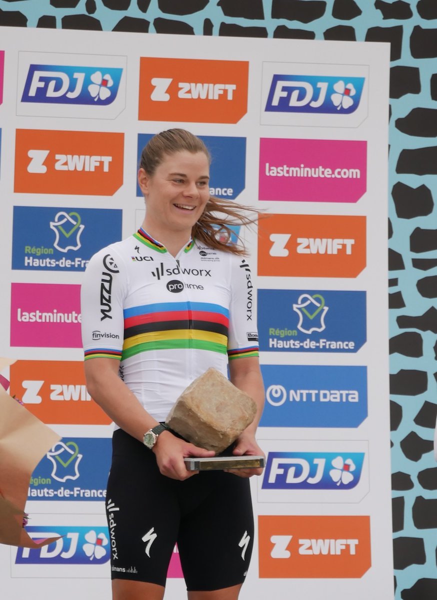 Lotte Kopecky will race 🌈Gravel Worlds on Oct. 5 in Belgium.  

“I’ve never done a gravel race in my life, but it’s going to be fun. I’m looking forward to doing a different kind of race. It would be nice to win another rainbow jersey." -Lotte Kopecky   
#womenscycling