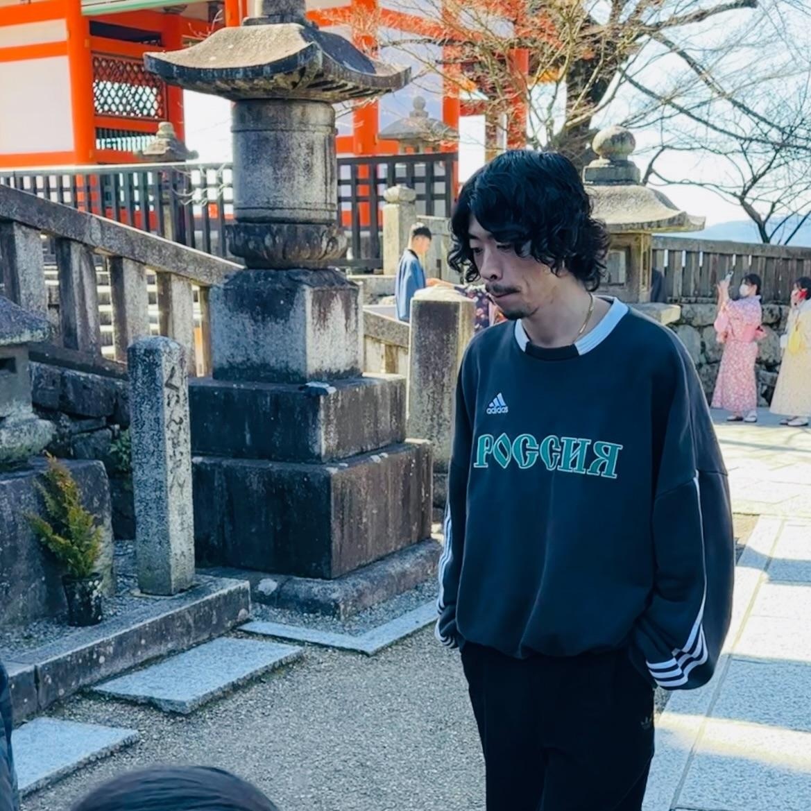 Пока у нас модно носить одежду с иероглифами, у японцев другой тренд