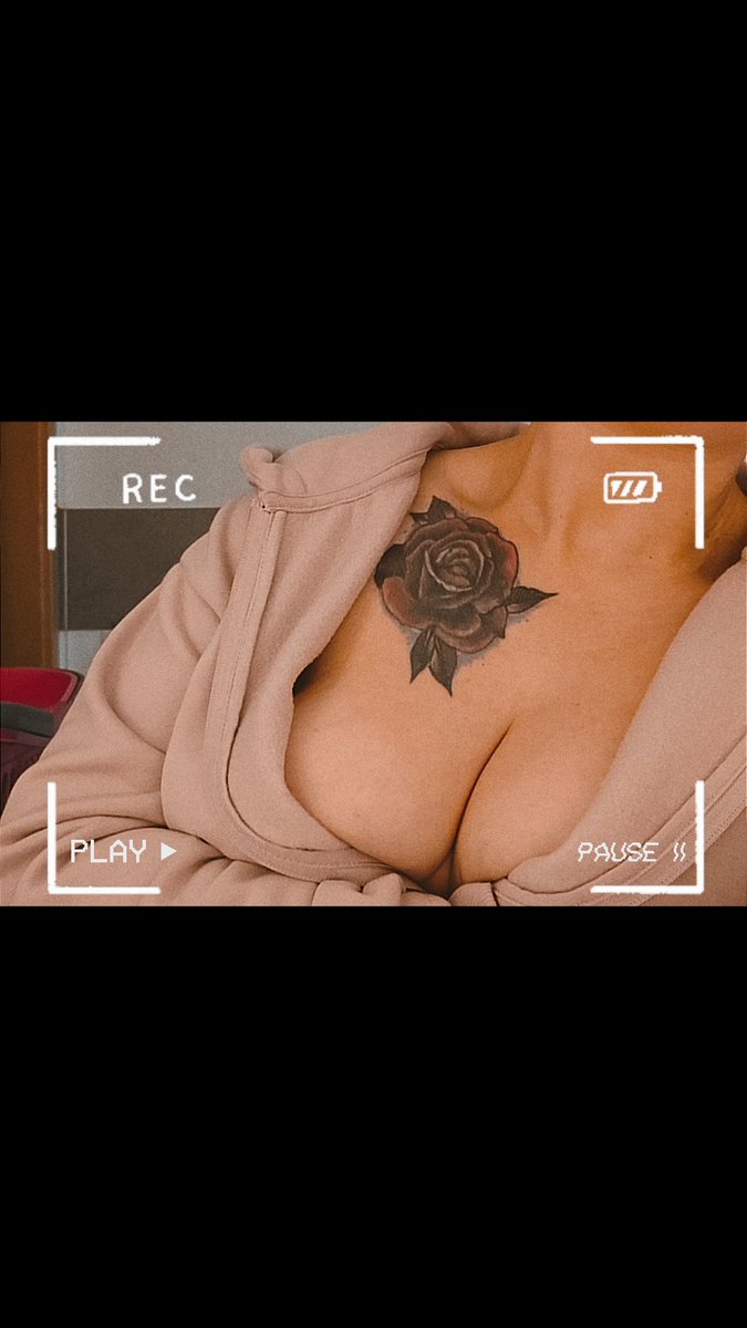 couple9389's tweet photo. Licht, Kamera, Action 😄
Habt einen guten Wochenstart🫶
#GoodMorning #badmonday #boobs #Wochenstart #nsfwtwtًً https://t.co/1FnDsRVy2R