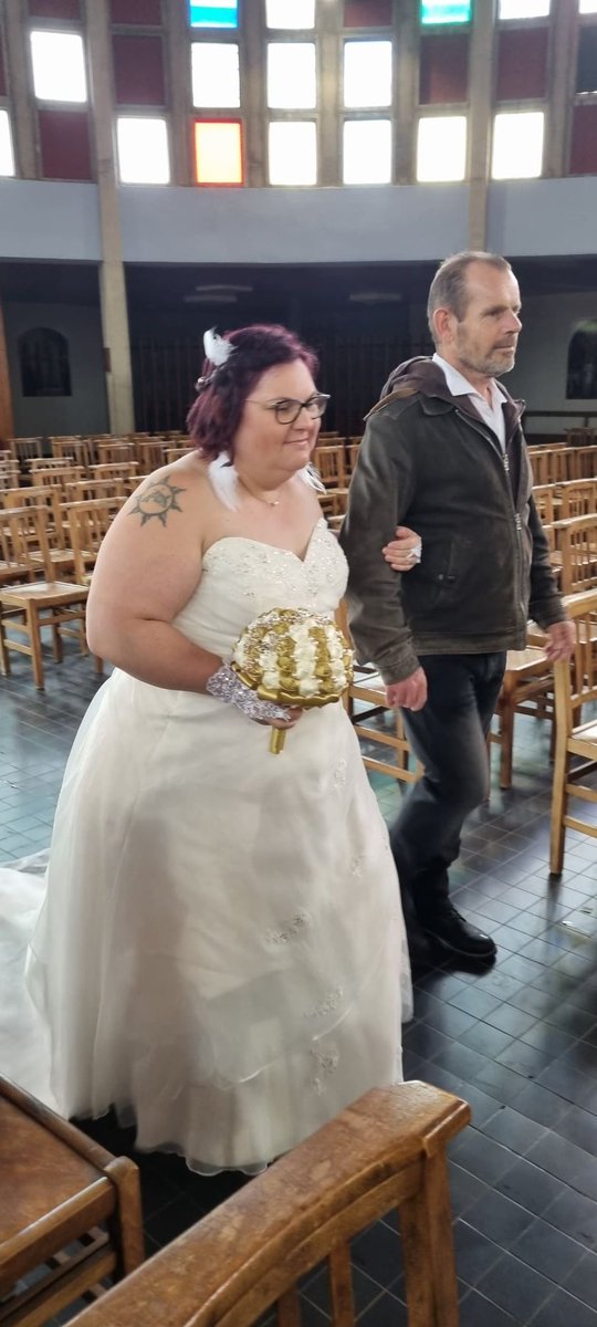 Cette femme est une véritable héroïne ❤

En plus d'épouser ma différence en 2009, elle a fait le choix de prendre les contraintes qui vont avec car ne souhaitait pas l'intervention d'une personne extérieure.

Elle a mis de côté ses ambitions professionnelles pour devenir mon