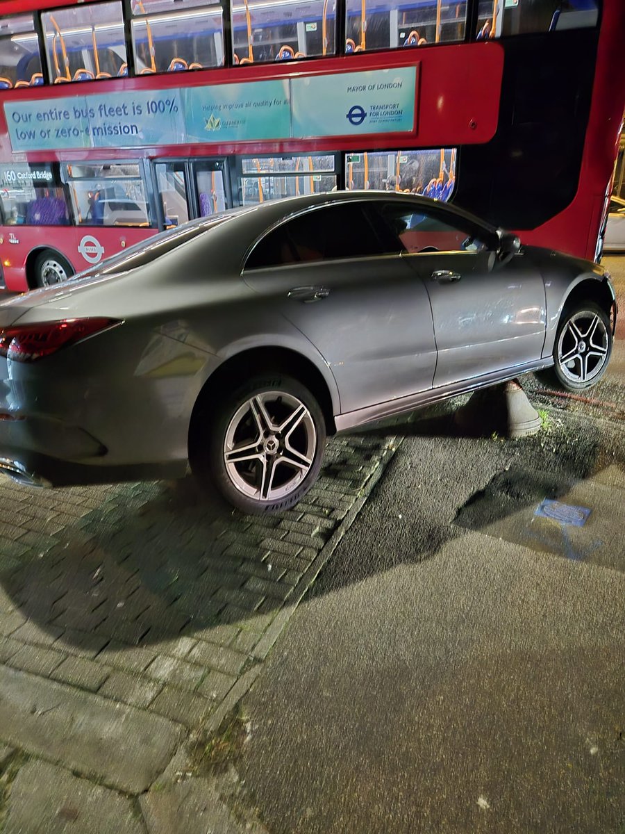 One day after a driver smashed into a shop on one side of the road, another driver does this: about 20 metres apart.

When will we have safe spaces for walking and cycling in Lewisham?

x.com/CatfordParking…