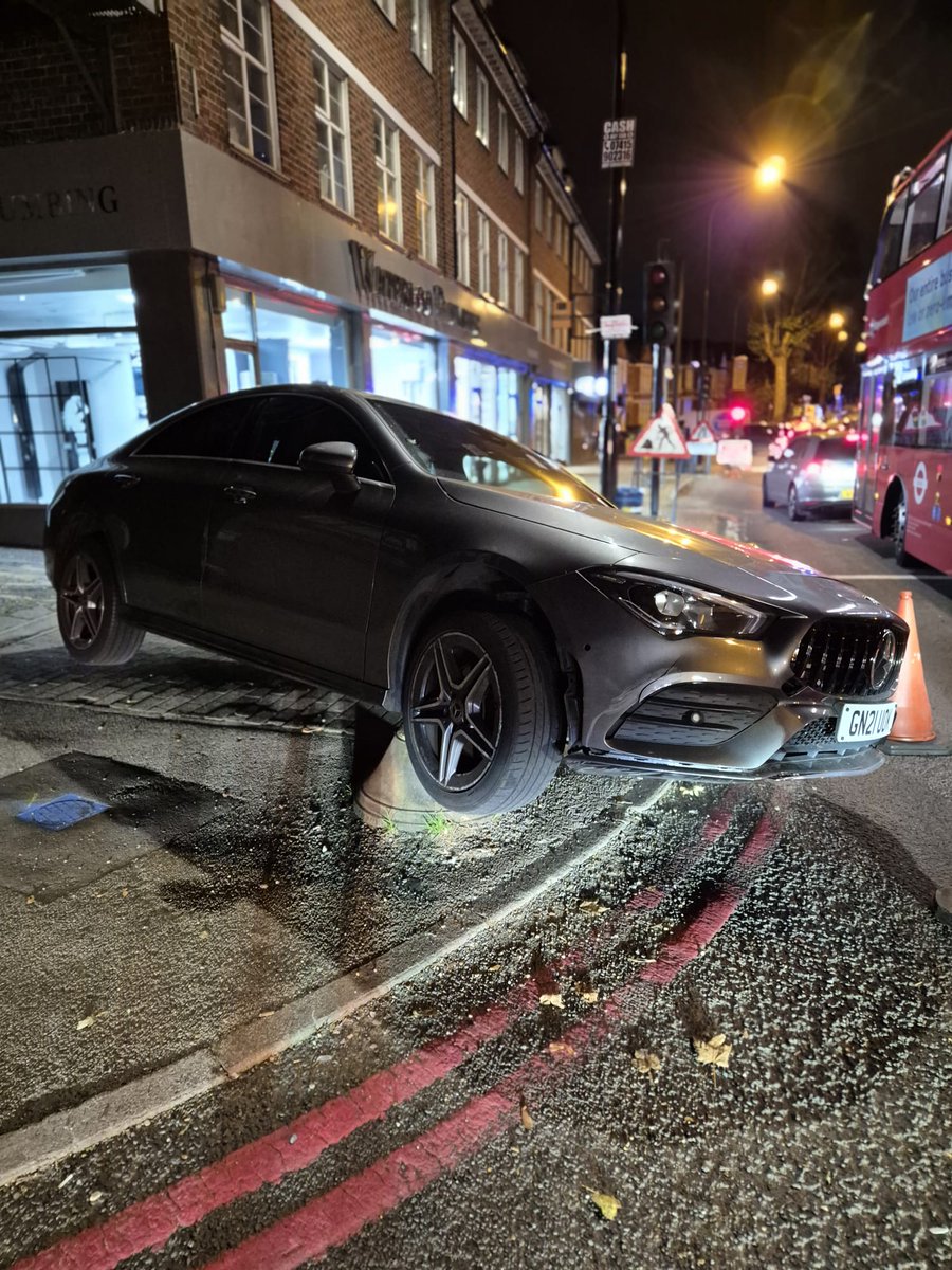 CatfordParking's tweet image. One day after a driver smashed into a shop on one side of the road, another driver does this: about 20 metres apart.

When will we have safe spaces for walking and cycling in Lewisham?

x.com/CatfordParking…