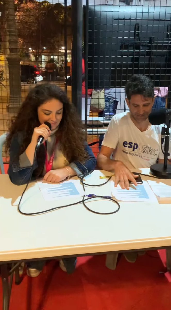 MartaMLop's tweet photo. Such a wonderful experience the one I lived on Friday in "La Noche Europea de los Investigadores" with @_AnaChapman @mirfersan Then, are you posthuman or not? @SALC_HUM370 @posthuman_uz https://t.co/GJjOVUxOzX