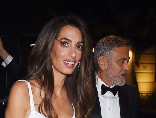 SmCheevers's tweet photo. @Beefeater_Fella @NROL821 @GCHQ Behold #GCHQ two-digit IQ cyberspooks promoting propaganda with an army of follower bots. This shill is spinning  agendas about #Hollywood gay actor #GeorgeClooney &amp; his ugly #Islamist dromedary Amal Alamuddin, who's from a family of moneylaundering #Islamist arms dealers. https://t.co/TfhCgN30Ar
