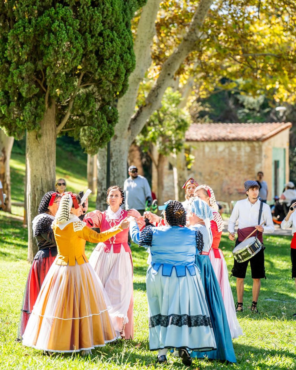 The Goya Corner in José Antonio Labordeta Park in #Zaragoza is one of the first examples of rationalist architecture in Spain 🌳

And what better place to celebrate Goya Week than in the place that pays homage to the brilliant painter! 😄

📸IG alvarocfoto

#VisitZaragoza