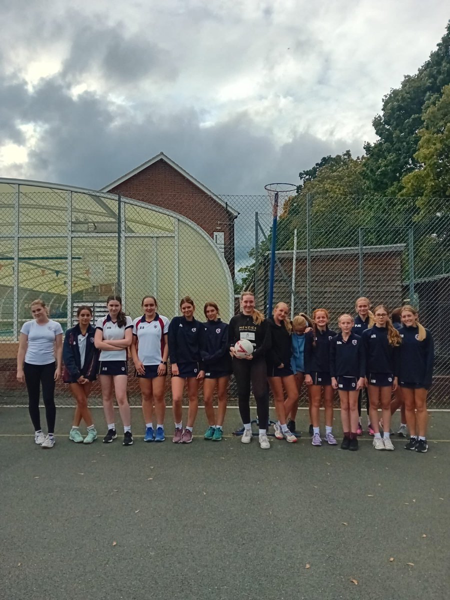 Great to see one of our Prem players <a href="/K_Fisher21/">Katie Fisher</a> coaching at our sponsor <a href="/CCschoolsport/">Claires Court Sport</a> she loved meeting the girls! #schoolclublinks #coaching #nationalprem1 🫶🏼🦅