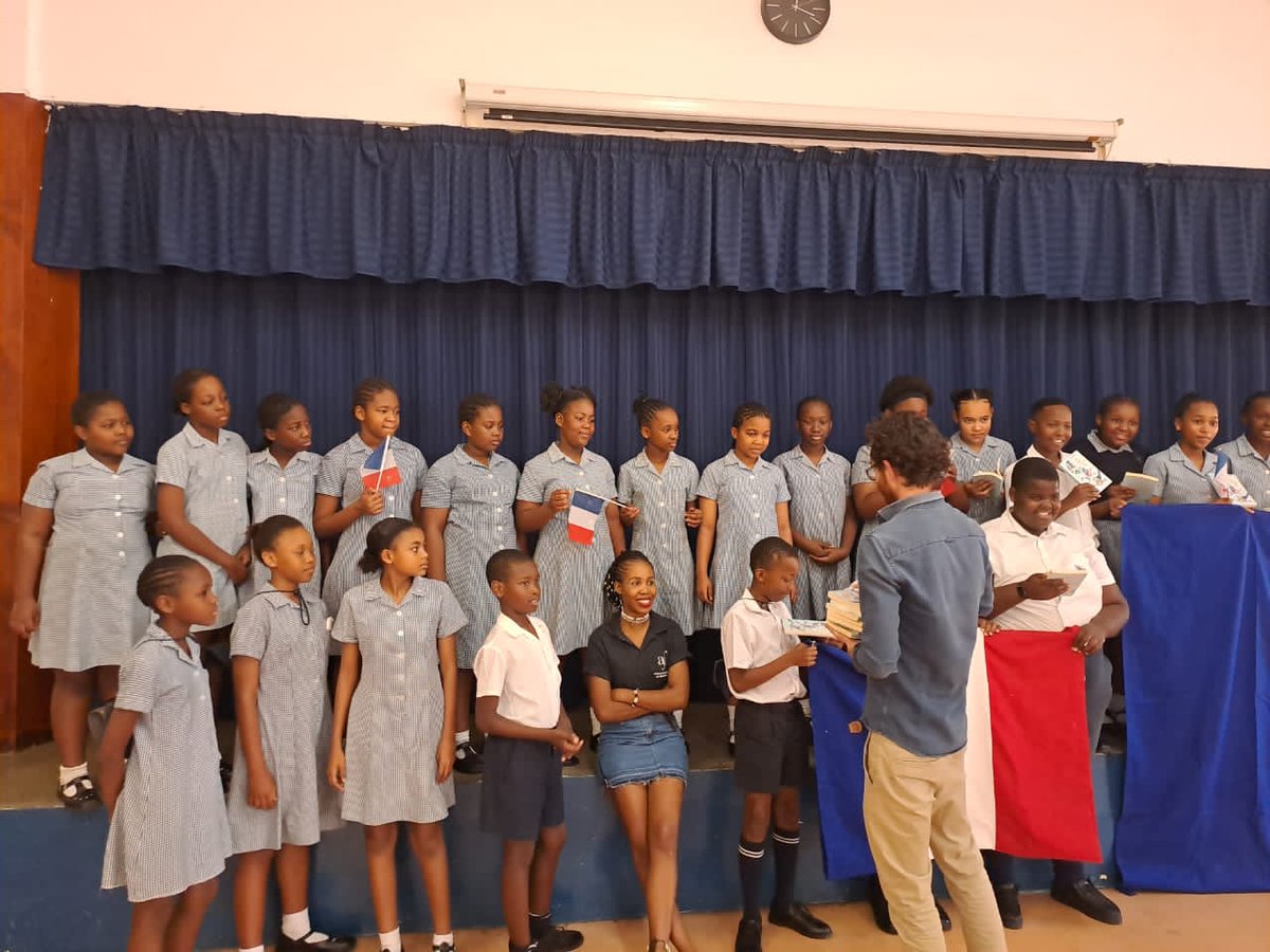 Allianceswazi's tweet photo. Crushed the French exam! 🇫🇷🌟 Hard work pays off!
Alliance Française was happy and grateful to facilitate DELF Prim at Umbombo primary school last Friday!
Shapping the future one BONJOUR AT A TIME 🎓
#delfprimary #frenchsuccess #StudentLife #frenchineswatini #tinitwitter https://t.co/SmjmVVK8fj