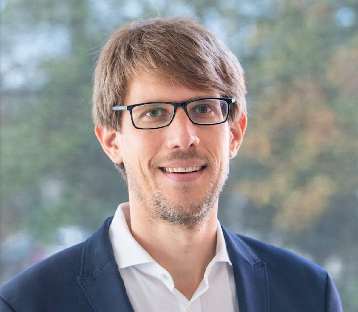Congrats to Prof. Marc Ledendecker! 🏅He has been awarded the Joachim Walther Schultze Prize 2024 for his pioneering work in the development of stable  nanoparticles for electrochemical reactions. Read more: hi-ern.de/en/news/2024/j… <a href="/GDCh_aktuell/">GDCh</a>