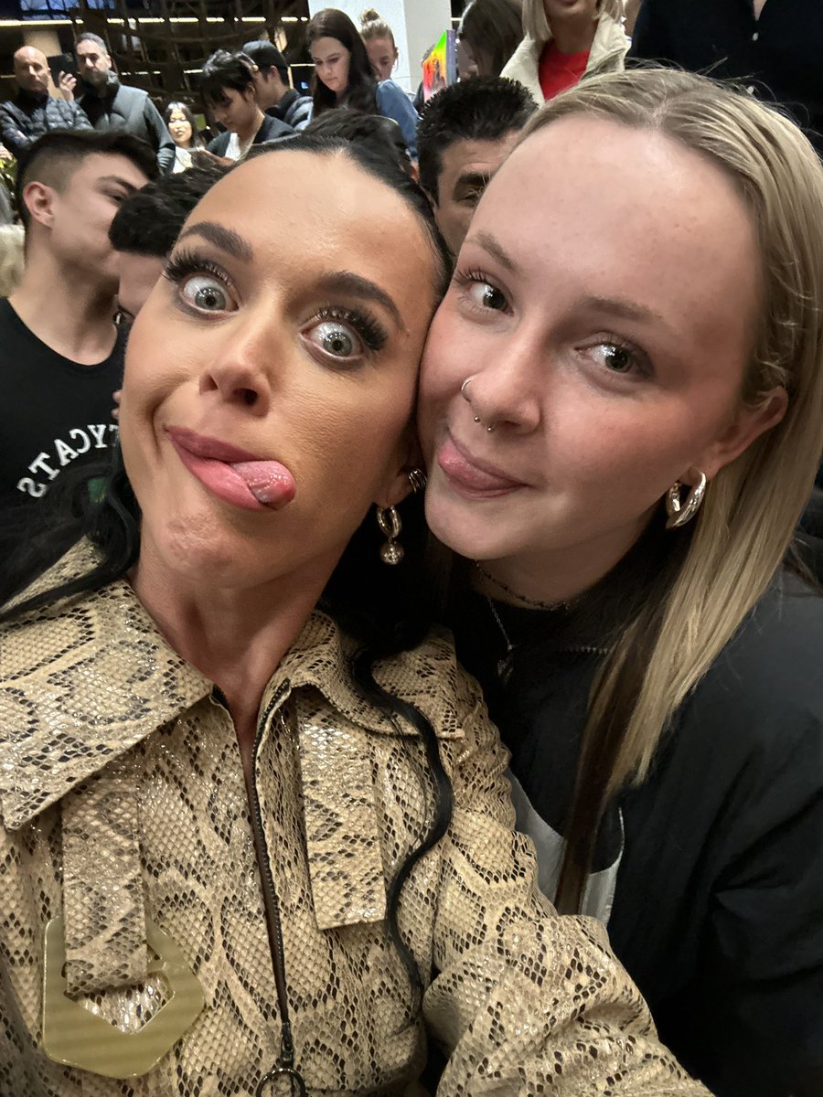 kateewelter's tweet photo. reunited 6 years later :,) i do happen to adore u @katyperry https://t.co/Ryk7pCxJVW