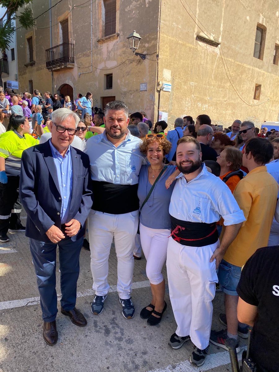 EsquerraTDB's tweet photo. Felicitats @nois1975 per la diada d’ahir. Per haver guanyat la primera jornada del @concurscastells (el nostre concurs7) i per haver tornat a carregar el 2 de 7, 39 anys després. Sou un orgull per Torredembarra i un símbol d’il·lusió i perseverança. https://t.co/MPB6w5TRBU