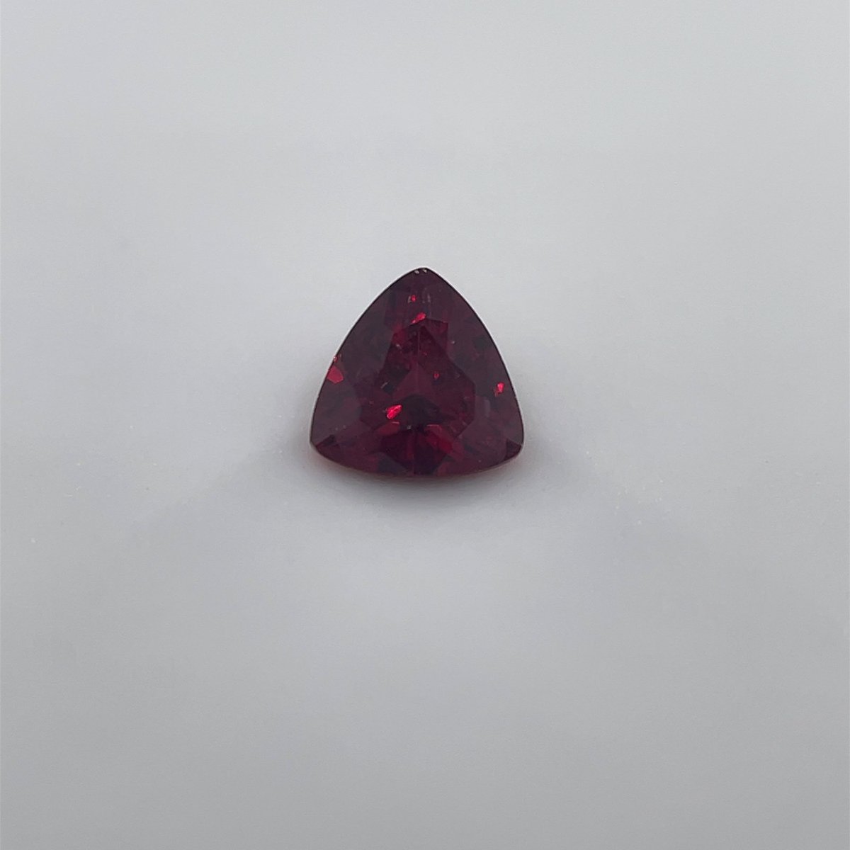 DelmiglioreJ's tweet photo. 【6067-4】
パイロープガーネットルース 0.256ct
3.92×3.91×2.36mm 日独ソ付
#パイロープガーネット #pyropegarnet
#ガーネット #garnet
#カピルのお店デルミリオーレ https://t.co/FETP9BH8Bt