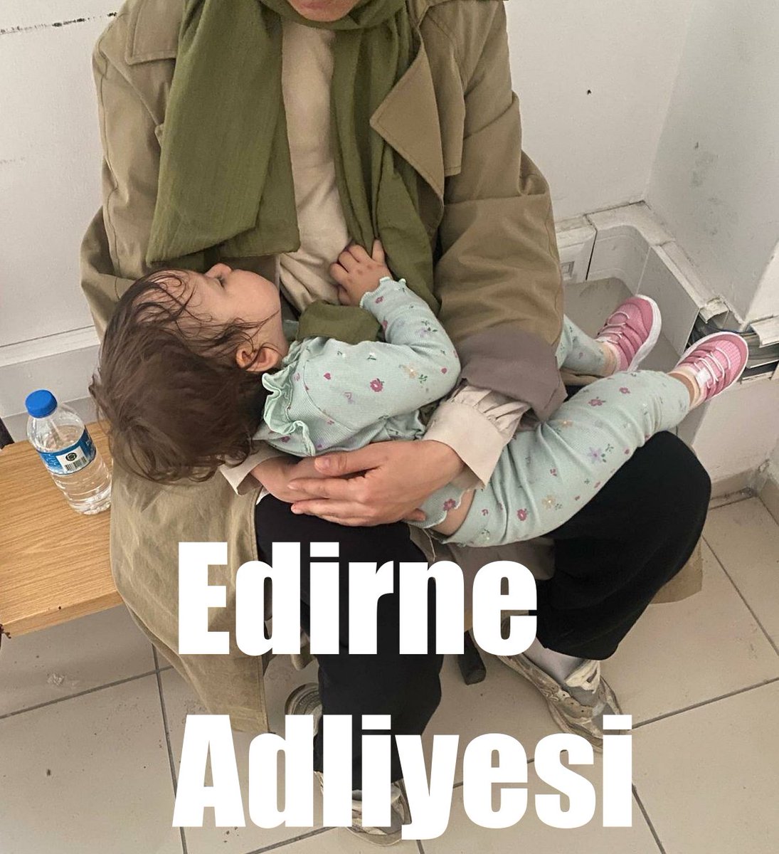 sevincozarslan's tweet image. BİR BEBEK DAHA HAPSE GİRDİ 

KHK'lı öğretmen Emine Güçlüer, 13 aylık kızı Nihal ile birlikte dün Edirne'de TUTUKLANDI. 

👉kronos37.news/edirne-khkli-o…