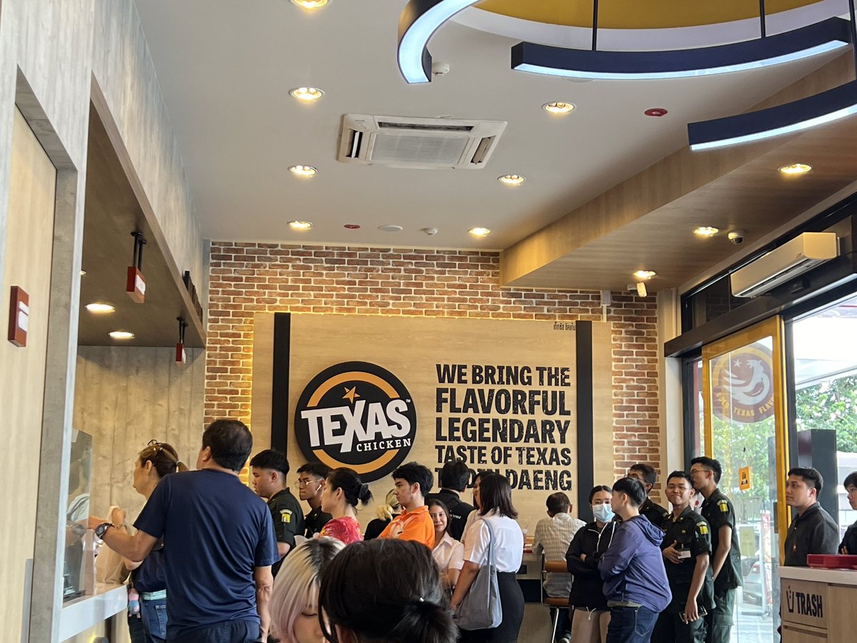 inlocal25's tweet photo. บรรยากาศ Texas Chicken วันสุดท้าย #Texas #chicken #texaschicken #ไก่ทอดเท็กซัส https://t.co/msrddRerCu