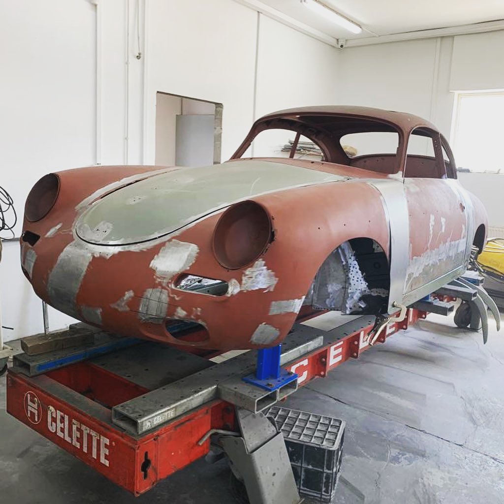 Celettegroup's tweet image. 1959 #Porsche 356 is currently undergoing a comprehensive restoration process using a #Celette #framemachine and specialized jigs. This meticulous approach ensures that every aspect of the vehicle is carefully attended to, bringing it back to its original 1959 condition.