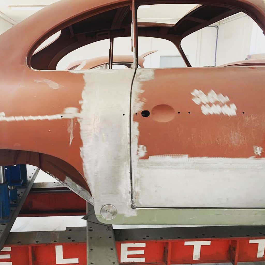 Celettegroup's tweet image. 1959 #Porsche 356 is currently undergoing a comprehensive restoration process using a #Celette #framemachine and specialized jigs. This meticulous approach ensures that every aspect of the vehicle is carefully attended to, bringing it back to its original 1959 condition.