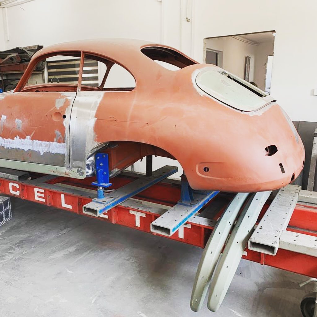 Celettegroup's tweet image. 1959 #Porsche 356 is currently undergoing a comprehensive restoration process using a #Celette #framemachine and specialized jigs. This meticulous approach ensures that every aspect of the vehicle is carefully attended to, bringing it back to its original 1959 condition.