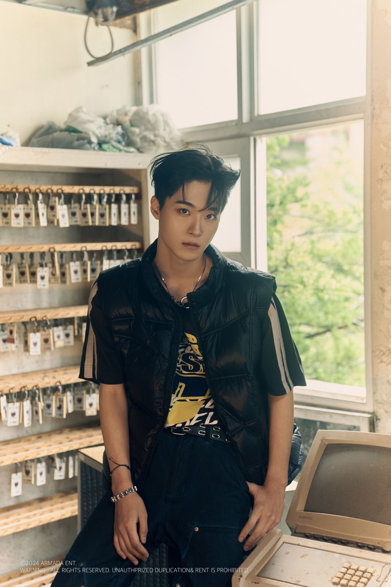 armada_ent's tweet photo. ONE PACT '[fallIn']' 
CONCEPT PHOTO : NIGHT VER.

#SEONGMIN #성민 
#ONEPACT #원팩트
#fallIn #20241018_6PM https://t.co/OCCOkxq1Wy