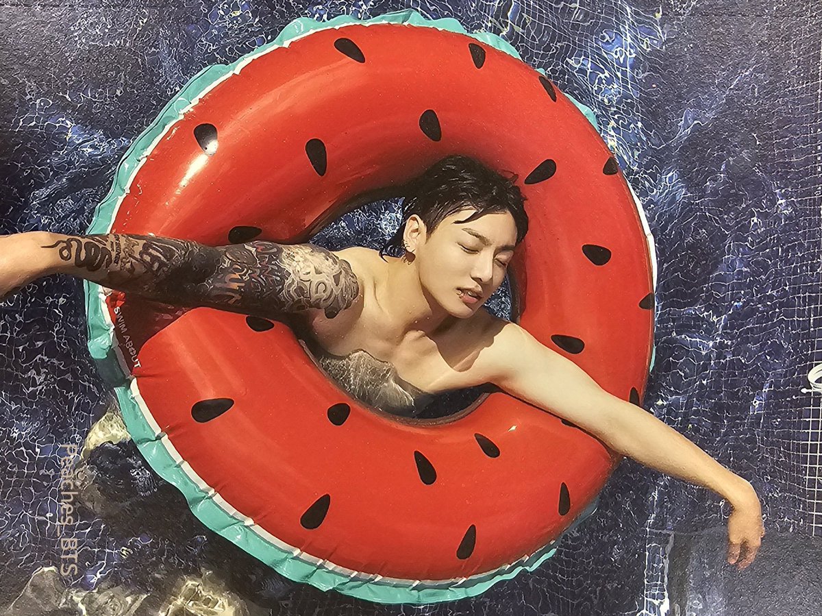 JUNGKOOK LOOKS SO DREAMY ✨🙂‍↔️