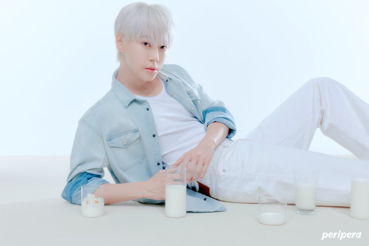자체 청량 필터 장착 🩵

누군가 청초가 무엇이냐고 물어본다면
이 사진을 보여주세요.

김페리의 맑고 깨끗한 무드면 충분해요 (｡•̀ᴗ-)✧

✨사진 속 NCT 도영이 사용한 제품
𝗕𝗔𝗦𝗘 : 필터 핏 밀크 톤업 02 퓨어블루
𝗟𝗜𝗣 : 잉크 글래스팅 립글로스 08 러브오브페이트