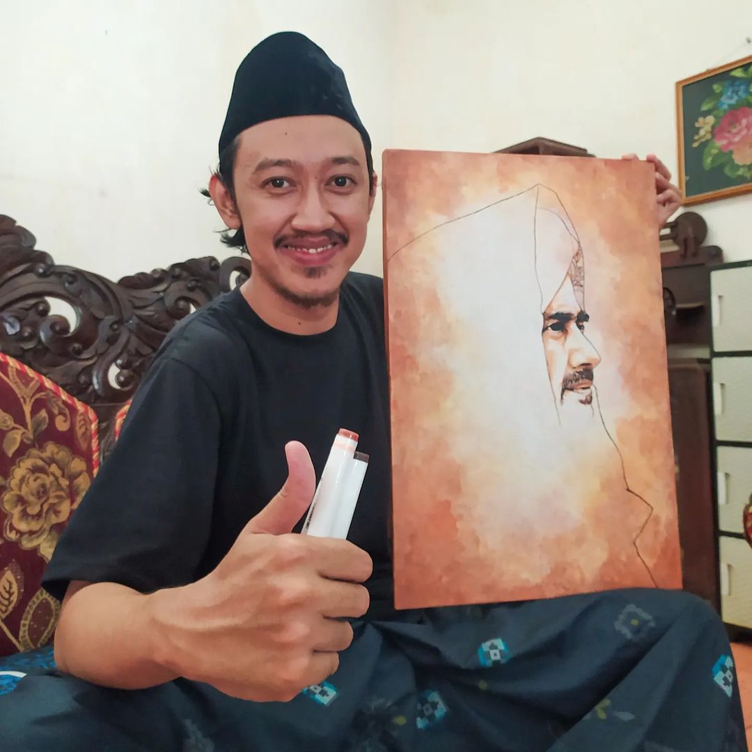 Fihrilkamal's tweet photo. Work in progress, proyek lukisan tradisional dengan media kanvas, akrilik, dan art marker. Mudah-mudahan hasil akhirnya bagus dan mirip.
#workinprogress #painting #artmarkers #drawing https://t.co/IqxAoRFgDi