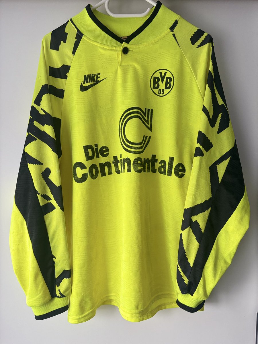 AddiBVB1909's tweet photo. BVB β«οΈπ‘π #nike #neongelb #dramberg https://t.co/aKYAWlvFbx