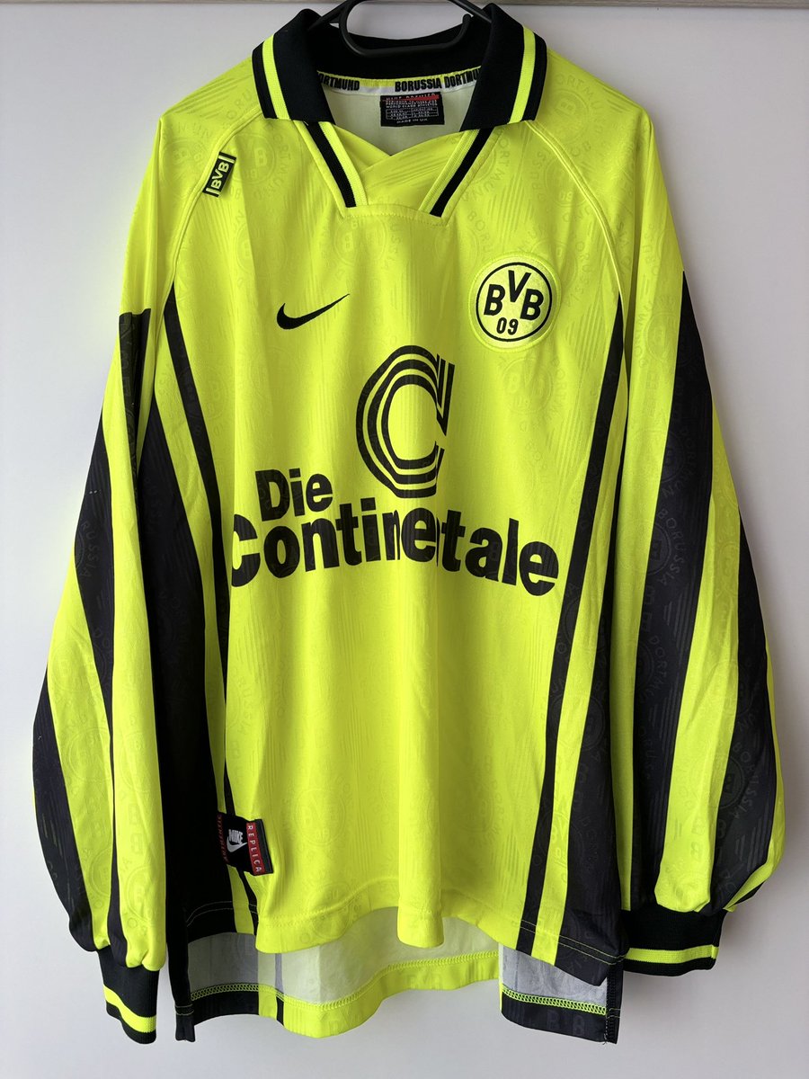 AddiBVB1909's tweet photo. BVB β«οΈπ‘π #nike #neongelb #dramberg https://t.co/aKYAWlvFbx