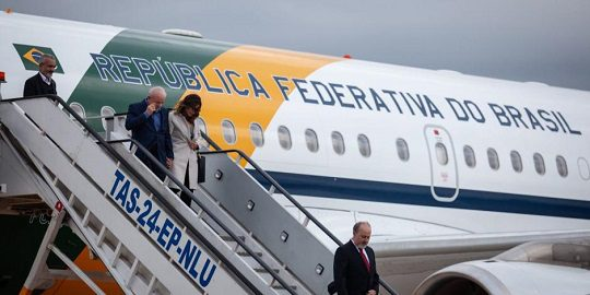 Llegan primeros invitados de Sheinbaum a su toma de protesta
"Gustavo Petro aplazó su llegada para atender una situación de emergencia que se presentó en su país"
columnasdemexico.com/llegan-primero…
#Presidencial <a href="/Claudiashein/">Claudia Sheinbaum Pardo</a> #MiguelDíazCanel <a href="/LulaOficial/">Lula</a> <a href="/petrogustavo/">Gustavo Petro</a> <a href="/columnasdemex/">Columnas de México</a>