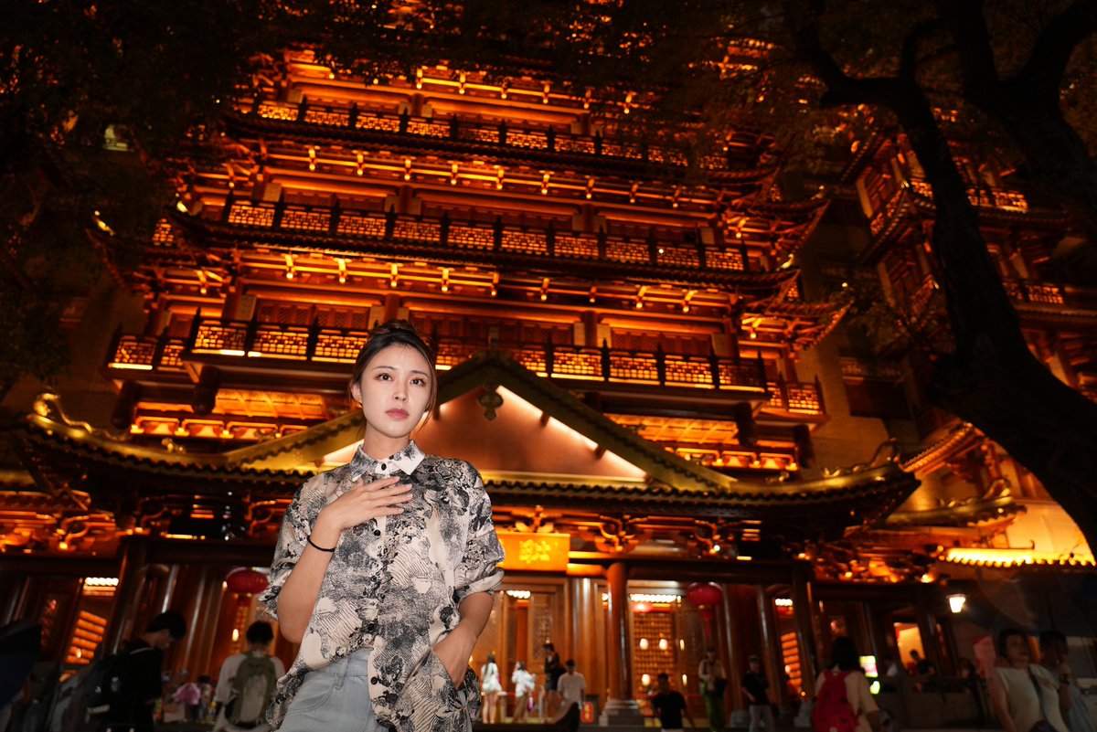 CocoStudio4's tweet photo. #WayToModernization #ThrivingChina
Le temple du Grand Bouddha présente certaines des caractéristiques de l'architecture du sud de la Chine, avec un pavillion principal imposant s'élevant sur six étages et des tuiles vernissées qui brillent sous le soleil. https://t.co/ayb5RQod8Y