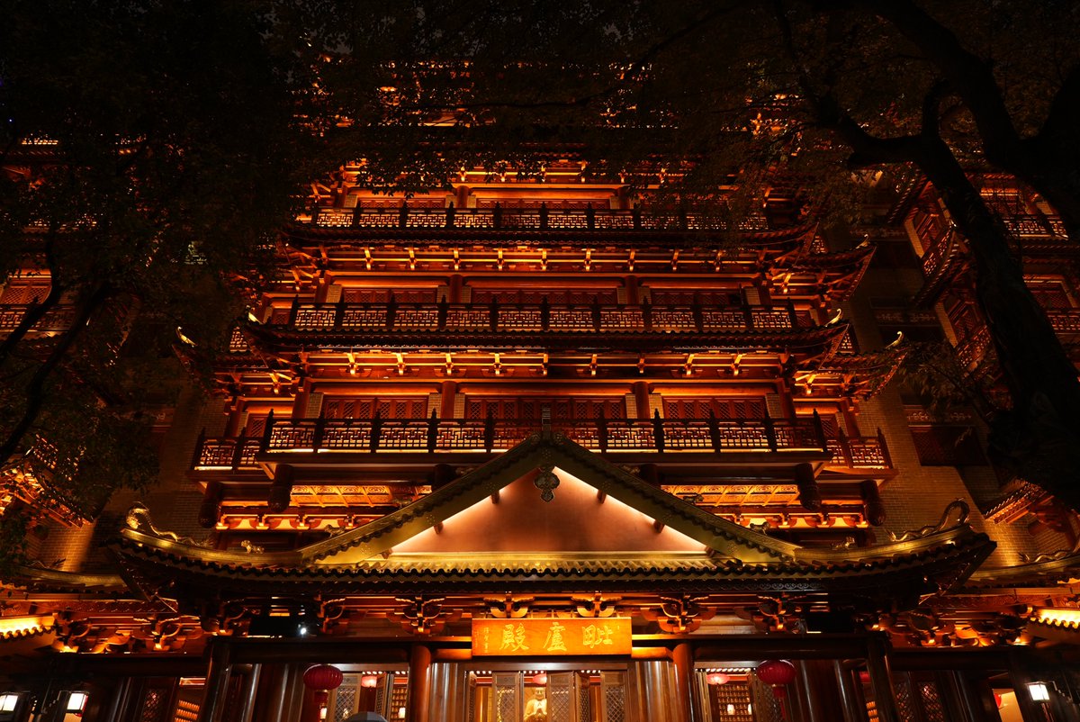 CocoStudio4's tweet photo. #WayToModernization #ThrivingChina
Le temple du Grand Bouddha présente certaines des caractéristiques de l'architecture du sud de la Chine, avec un pavillion principal imposant s'élevant sur six étages et des tuiles vernissées qui brillent sous le soleil. https://t.co/ayb5RQod8Y