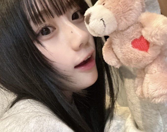 u0oli__'s tweet photo. この川崎桜のメイク、目頭と涙袋を繋げるようにコンシーラーを入れると自然に目の横幅広げられる。涙袋の影も目頭側から結構長めに入れると自然に大きく見える✒️ https://t.co/SfdCXc0Dgf