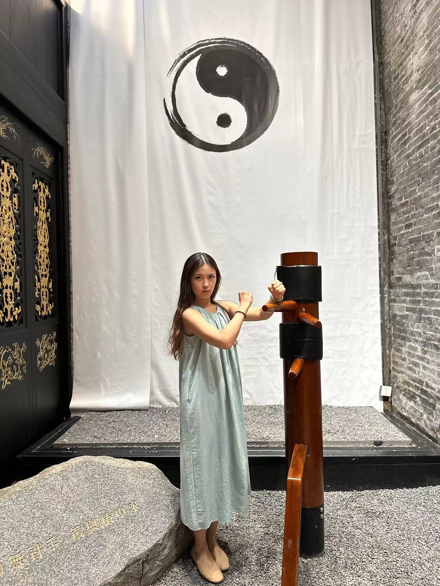 CocoStudio4's tweet photo. On ne peut évoquer le Kung Fu chinois sans parler de M. Bruce Lee. Je suis allée visiter sa résidence ancestrale à Canton, où il avait appris le Tai Chi Chuan auprès de son père. #WayToModernization #ThrivingChina https://t.co/1wiRilX39R