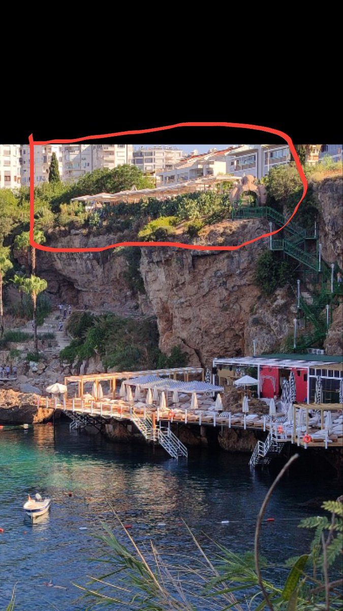 Aliatma97878204's tweet photo. Antalya SİT alanı Falezlerde tam 3 Yıldır kaldırılamayan hiç bir hukuki dayanağı olmayan bu resturant  @antalyacsb tarafından kaç kez suç duyurusunda bulunmasına rağmen @MuratpasaBld  tarafından kaldırılamıyor @murat_kurum @RTErdogan @hulusisahin61 @AntalyaValilik ++ https://t.co/mfY3UPCyp8