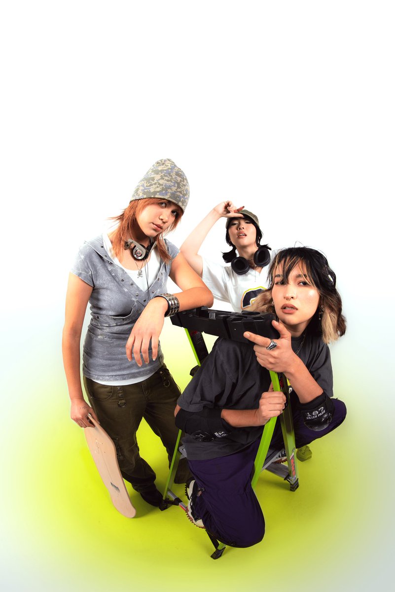 G.URL tweet media