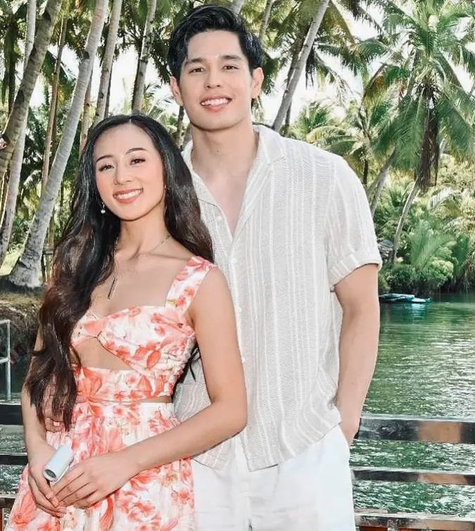 hyelyses's tweet image. now let's talk about gab and his hand placement throughout their bohol trip, like it never left hya's waist! he is never beating the gab 'clingy' lagman allegations i fear

#HyacinthCallado | #GabLagman
#HyGab | #ChasingInTheWild
