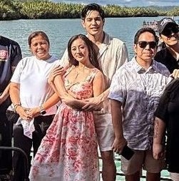 hyelyses's tweet image. now let's talk about gab and his hand placement throughout their bohol trip, like it never left hya's waist! he is never beating the gab 'clingy' lagman allegations i fear

#HyacinthCallado | #GabLagman
#HyGab | #ChasingInTheWild