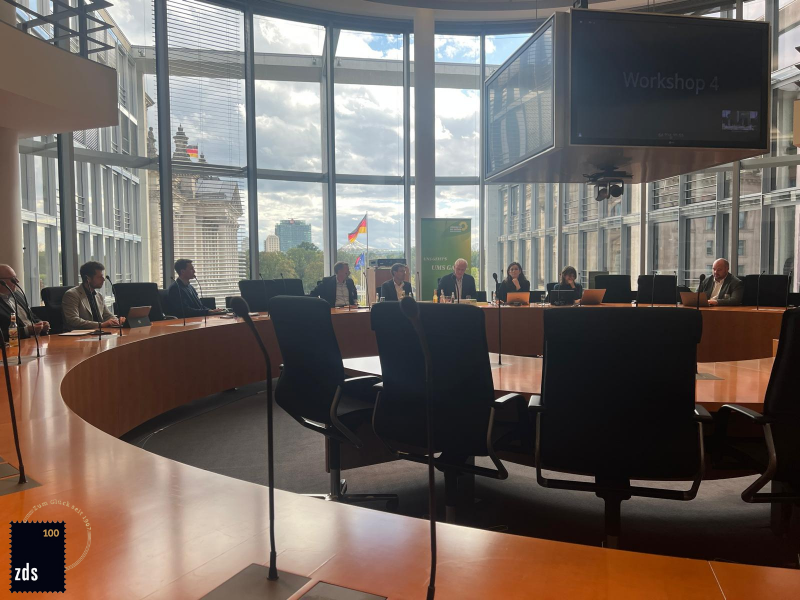 ZDS_News's tweet photo. Am Freitag waren wir bei dem Fachgespräch über die „Sanierungswelle mit der EU-Gebäuderichtlinie“, veranstaltet von BÜNDNIS 90/DIE GRÜNEN, dabei. 🍀

Danke für die interessante Veranstaltung! 🫱🏽‍🫲🏾

#einzds #obenmitspielen #epbd #fachgespräch #bündnis90diegrünen https://t.co/qpTWgSIobd