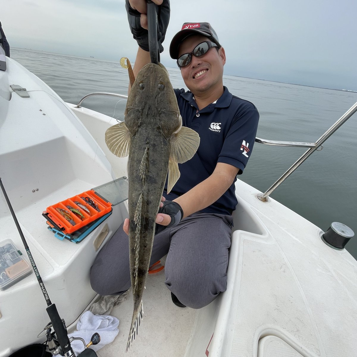 BlueHazefishing's tweet photo. バレーヒルのお二方がプロトワームのテストも兼ねての釣行❗️ハイ。でましたマーゴン62cm😍やっぱり2人共エキスパートでした。ハイ☺️ #valleyhill #baydrive #スワープダート #マーゴン #マゴチエキスパート https://t.co/zH2l06IyTW
