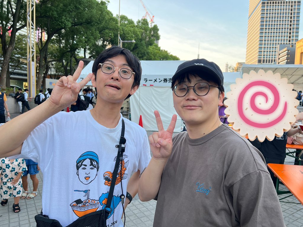 chal_zou's tweet photo. みんなに似てると言われるので
いざ並んでみました。
結論、似て、、、？
#SUSURUラーメンフェス名古屋 https://t.co/Q2Fo6mMSb0