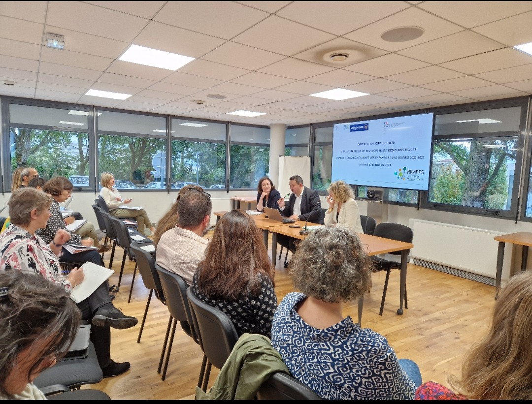 clap755's tweet photo. Lancement du comité territorial 71 sur les Compétences Psychosociales (CPS) en présence du Conseil départemental  et de l'éducation national réunissant l'ensemble des acteurs opérationnels. Belle dynamique commune autour d'une coopération interinstitutuonnelle !! https://t.co/6EI0qG1IIa
