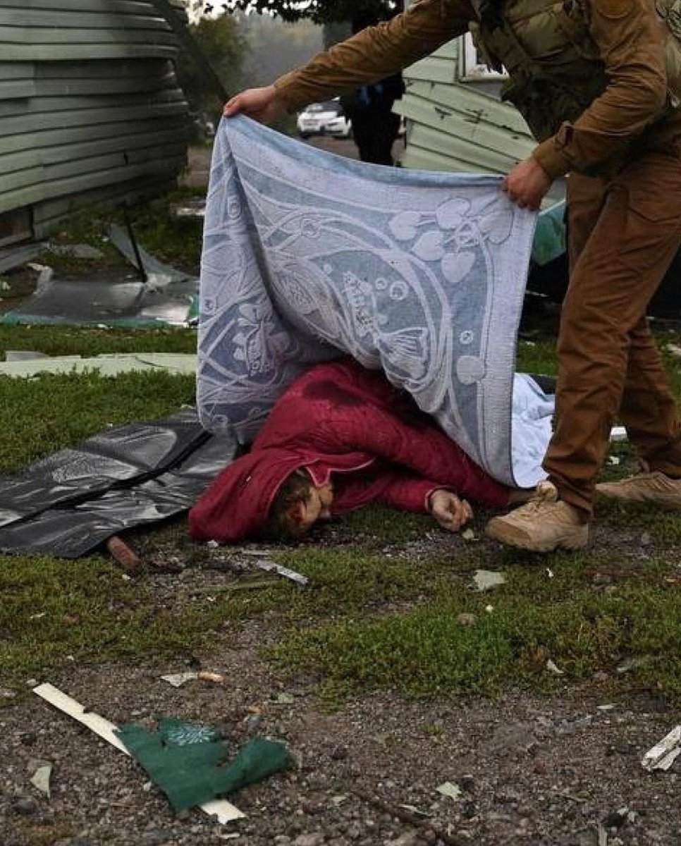 United24media's tweet photo. Two years ago today, Russian forces launched a devastating attack on a humanitarian convoy in Zaporizhzhia, killing 32 civilians and injuring 88 more.  

Photo: Reuters https://t.co/7ZZ21IbTK8