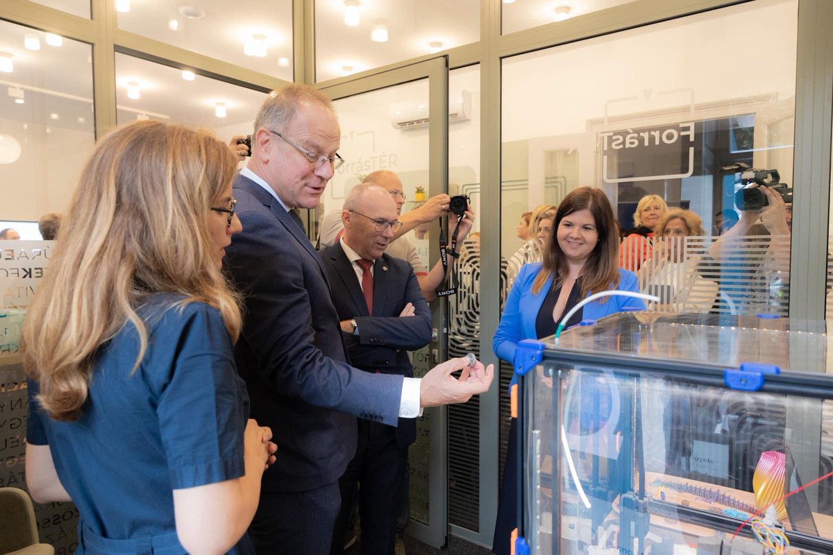Now that September is coming to an end, let us recap the opening of our first #rural office in #Veszprém in #cooperation with #University of #Pannonia. 🇭🇺 We were honored to have minister @TNavracsicsEU &amp; Gyula Porga, mayor of Veszprém join our managing director <a href="/bern_petri/">Petri Bernadett</a> 🤝🏻