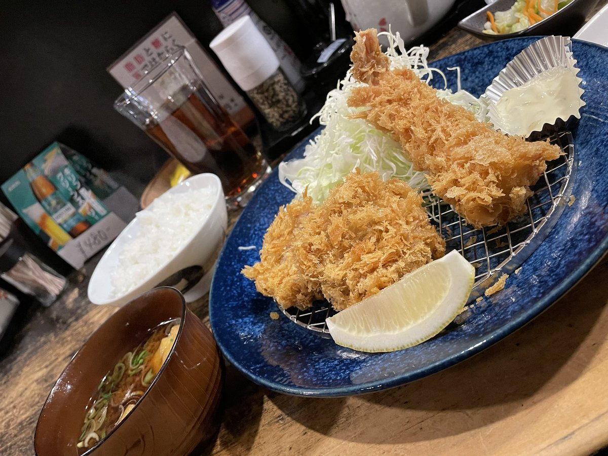 ひとくちトンカツと海老フライ…
お肉が柔らかくて最高でした。

#とんかついぶき