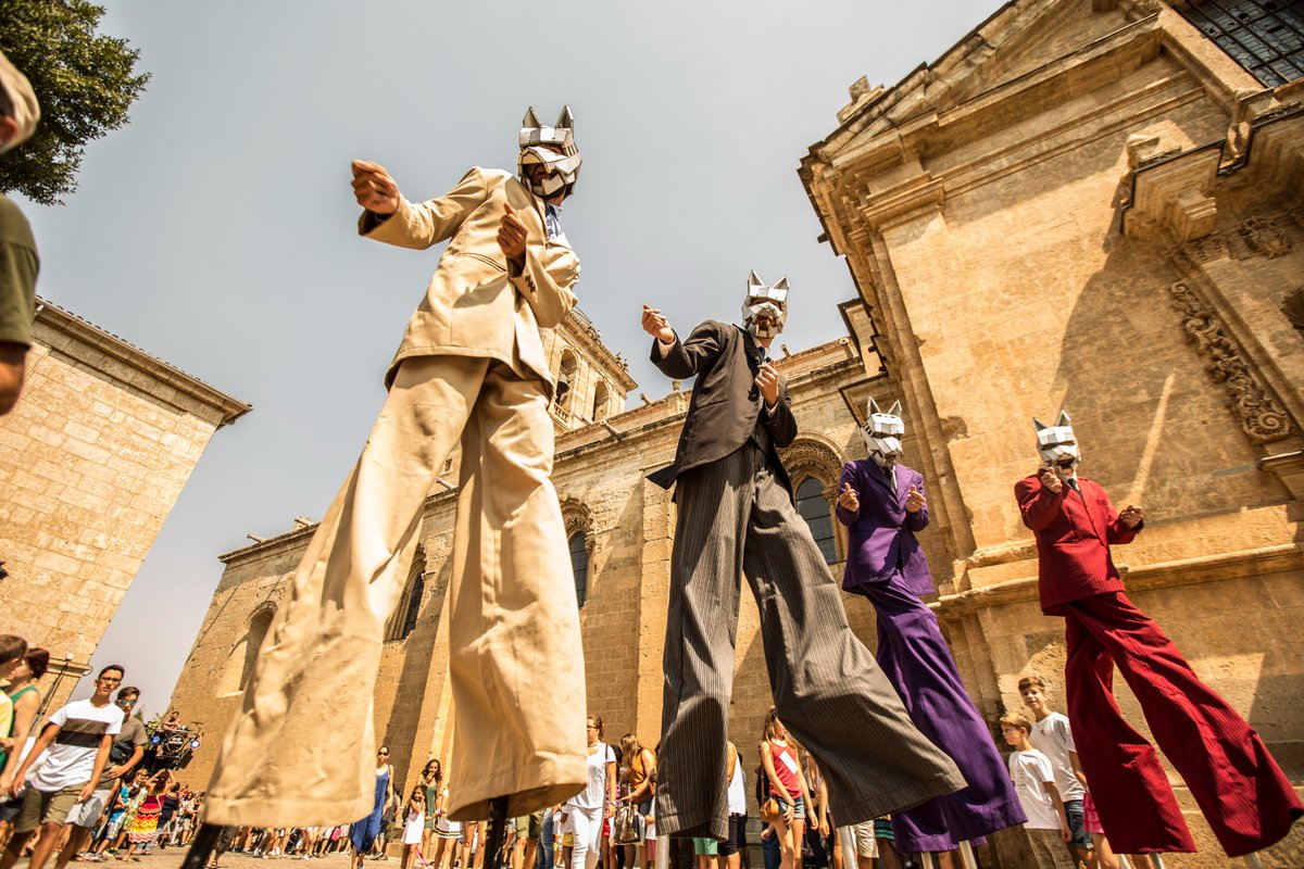 Ahir va ser emocionant, però hui posem el fermall d’or a la presentació de la campanya 💥 amb l’acte institucional al Teatre Flumen

🎭 ‘Les arts escèniques valencianes… COMENCEM!’ és una campanya on col·labora <a href="/AjuntamentVLC/">Ajuntament València</a> <a href="/GVAivc/">Institut Valencià de Cultura - GVA</a> <a href="/TeatreEscalante/">Escalante</a> <a href="/alicanteayto/">Ayuntamiento Alicante</a> i ESADV