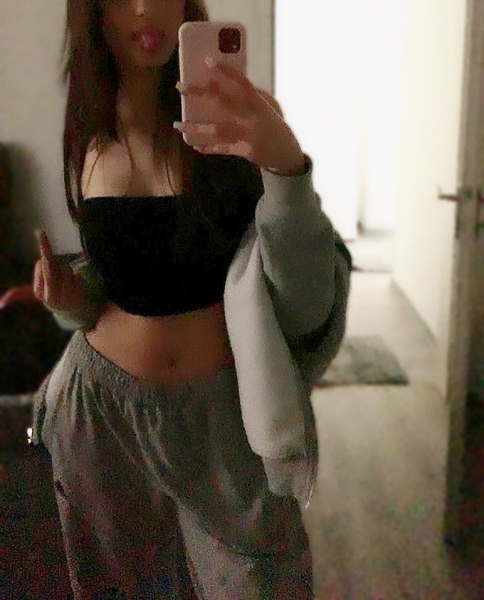 "Ich hab noch nie einer so jungen Herrin gedient" 

Michael (46) - auf der Toilette im Büro

Es ist so einfach eure kleinen Minis zu melken. Egal wo oder wann, ich bekomme immer von euch was ich will. Und ihr bedankt euch für jeden Euro...