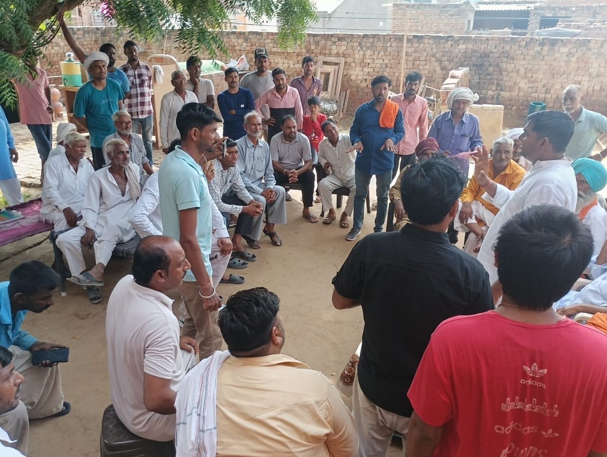 SatbirRatera's tweet photo. सिपर में हुए भव्य स्वागत के दौरान सरदार सिख समुदाय ने फलों से तौल कर विशेष सम्मान दिया। समर्थन में उमड़े लोगों ने एकजुटता और सामुदायिक भावनाओं की मिसाल पेश की। इस प्रेम और सह��ोग के लिए मैं वहां मौजूद सभी लोगों को तहे दिल से धन्यवाद करता हूं।

#Ketli #SatbirRatera #BawaniKhera https://t.co/50hUhTUWM8