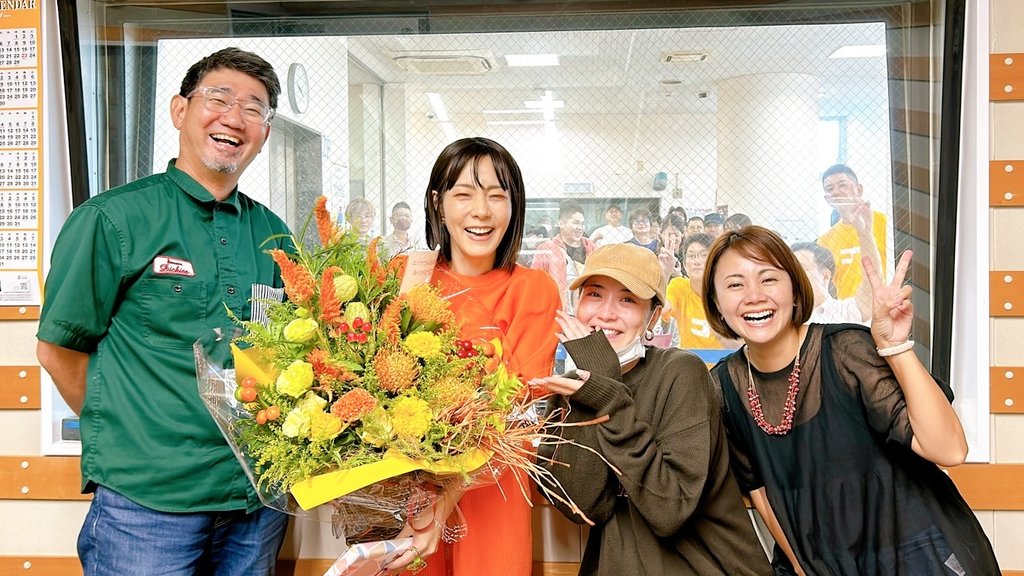 golden_okinawa's tweet photo. 🟧🟠🔶#エリナありがとう🔶🟠🟧

誰も追いつけない瞬発力！
何を言われても受け止める
守備範囲の広さ！
無茶ぶりからの打率の高さ！
140文字では足りません。
エリナさん
たくさんの笑顔、ありがとう✨

#goldenokinawa https://t.co/4w7zJRbnuf