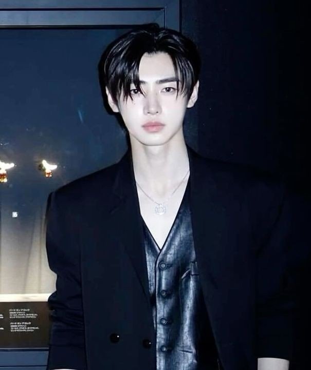 wshn2328's tweet photo. “ He was tall, dark, handsome, and then some. He had a skin like marble, cheekbones you could grate cheese on and intense blue eyes that pierced my soul. He was immaculately dressed”
#bringmsatonetflix
Magnus Sunghoon https://t.co/jSXYzuaQZw