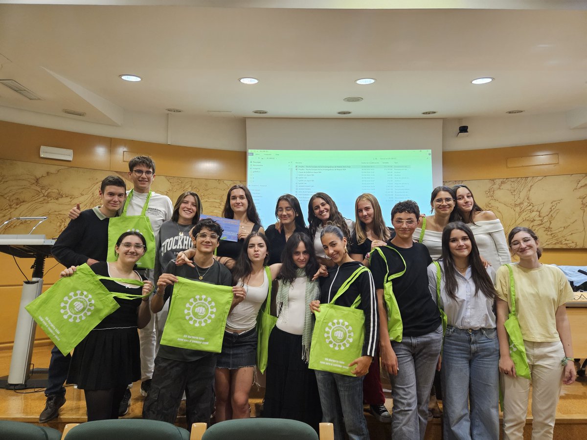 polybiogroup's tweet photo. ¡Qué gran experiencia en la #NocheEuropea de los Investigadores Madrid en @CIB_CSIC !🎉 En nuestro taller "Los polímeros bacterianos: ¡demos un respiro a nuestro planeta!"🌍. Gracias a todos los que participaron🥳 En @polybiogroup trabajamos por un futuro más sostenible👩‍🔬👨‍🔬 https://t.co/0temywnEyi