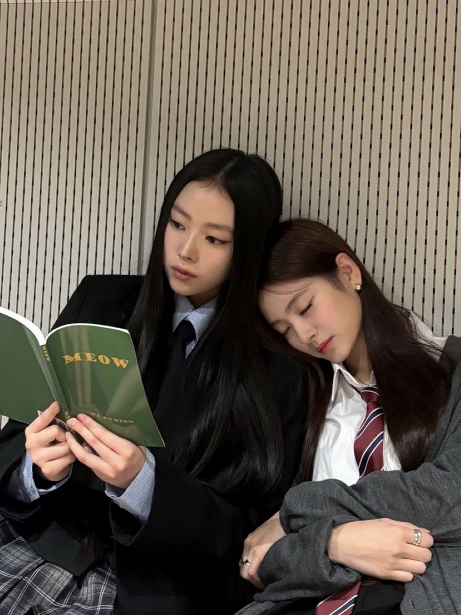 안나린📗😪

#MEOVV #미야오
#ANNA #안나 #NARIN #나린